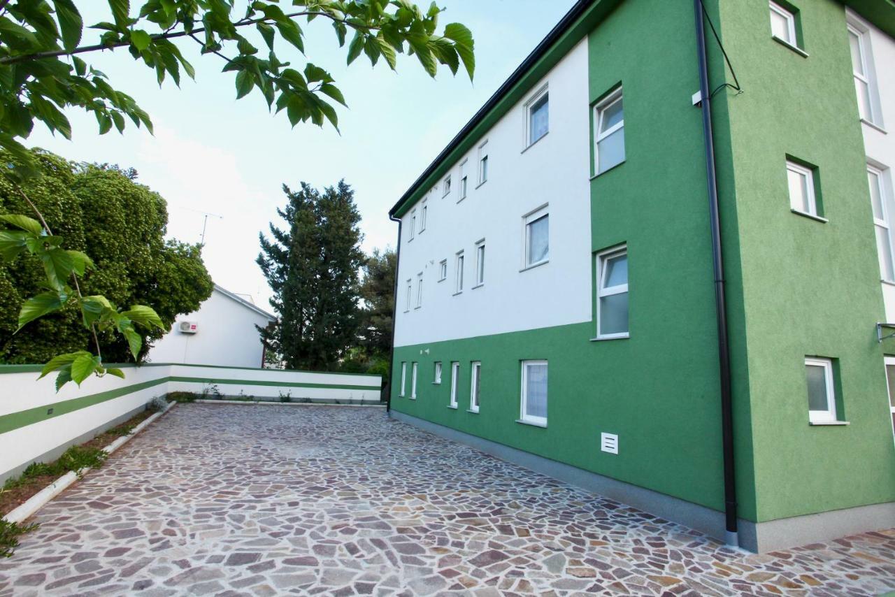 B88 Apartments - Vila Palma Sveti Filip i Jakov Zewnętrze zdjęcie